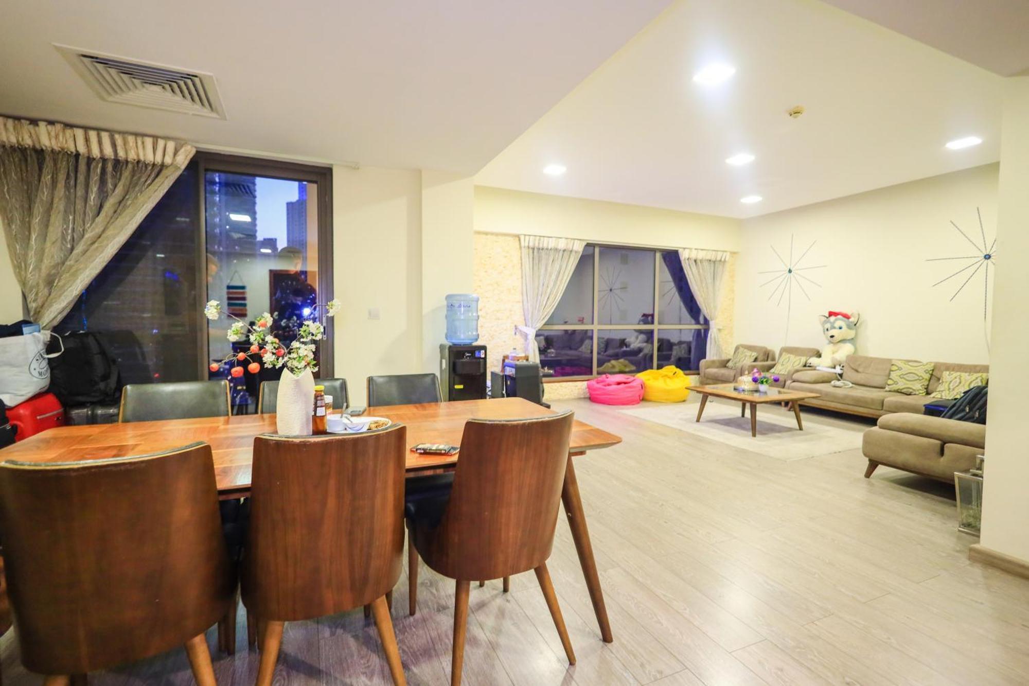 Lunar Hostel Plus Dubai Exterior photo