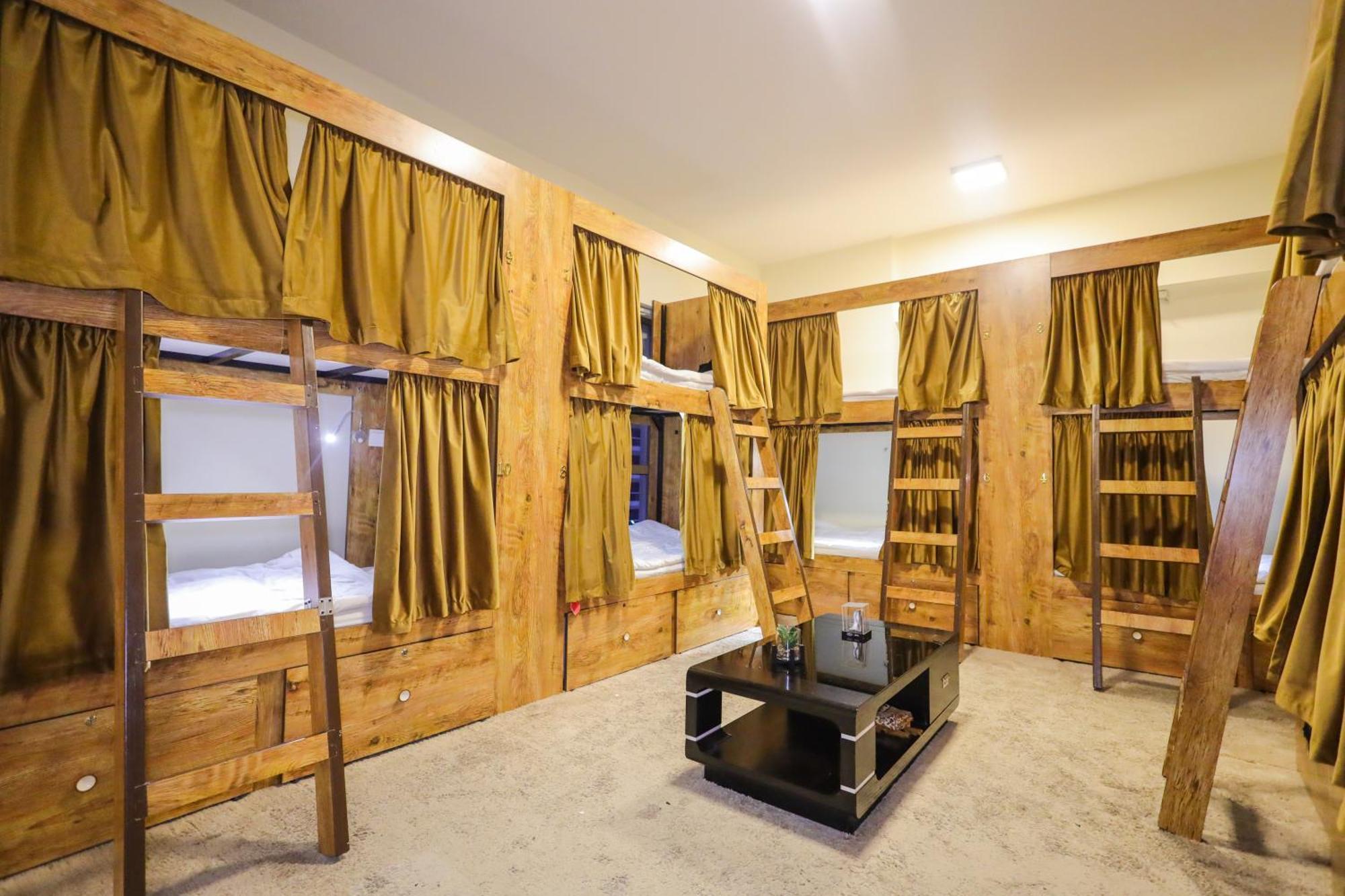 Lunar Hostel Plus Dubai Exterior photo